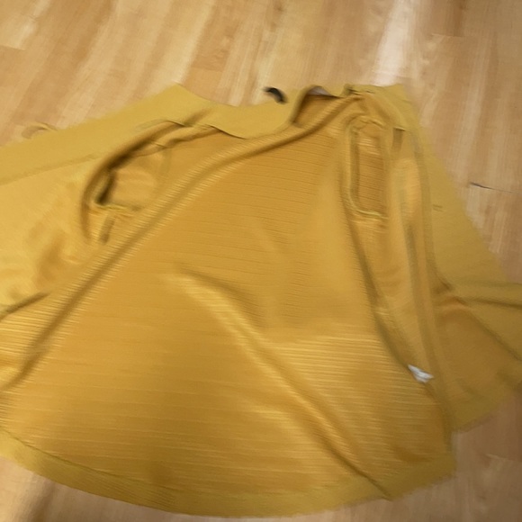 I c by Connie k Size M Gold upscale stylish jacket. Nice condition - Picture 7 of 9